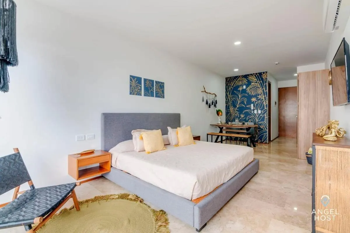 Adorable Rooftop Pool, Reliable Wifi, Near 5Th Ave Playa del Carmen